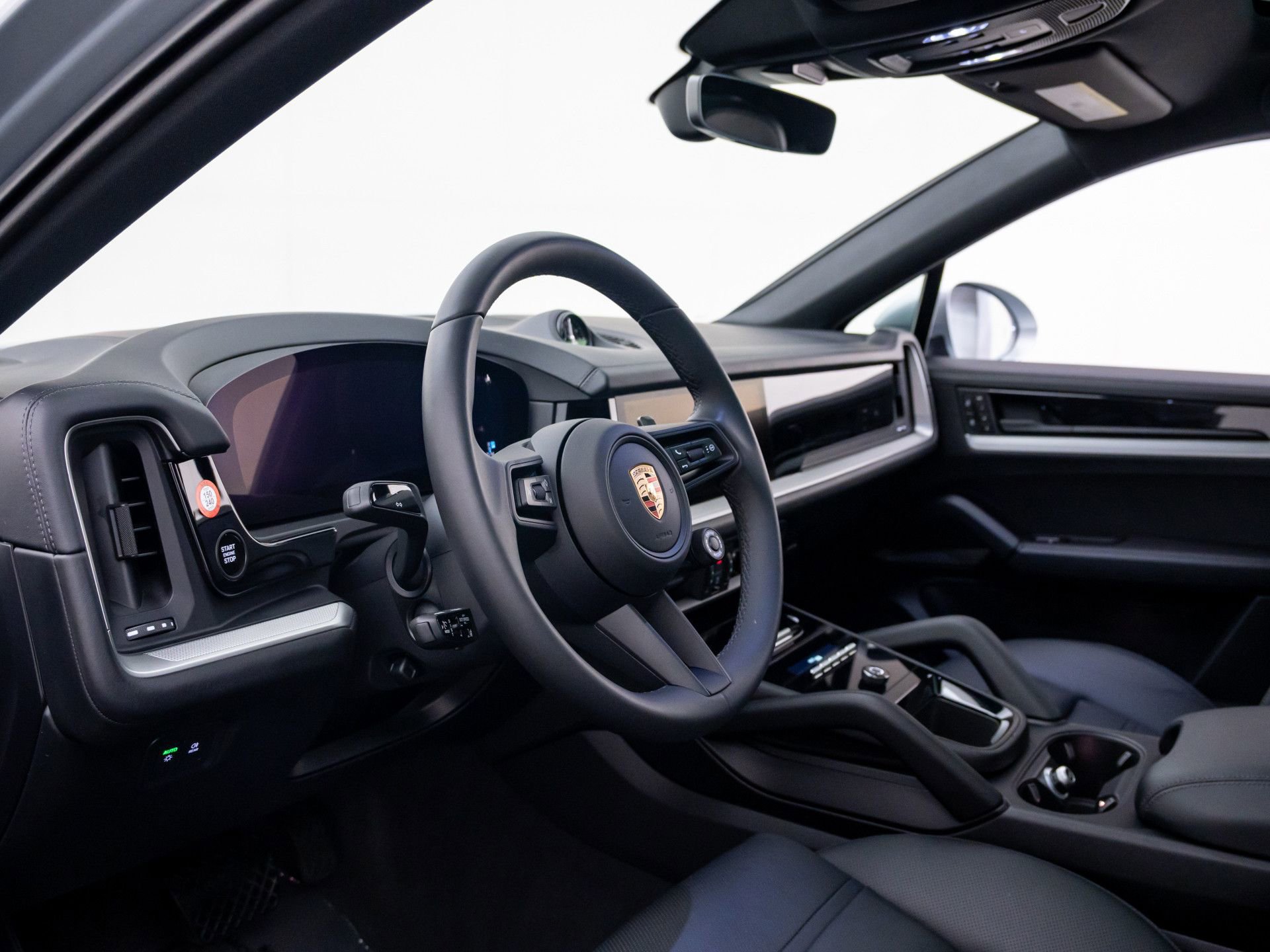 Certified 2025 Porsche Cayenne Coupe AWD/4WD image 4