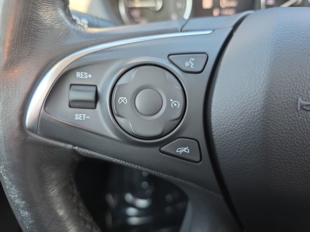 Used 2021 Buick Enclave Essence image 18