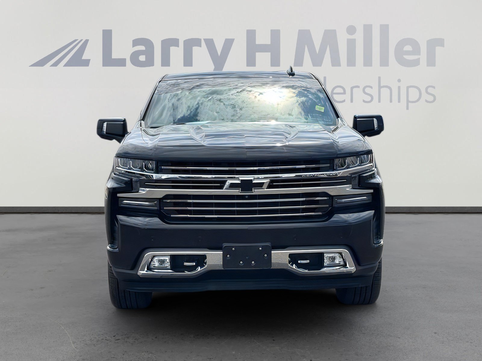 Used 2019 Chevrolet Silverado 1500 High Country w/ Technology Package AWD/4WD image 9