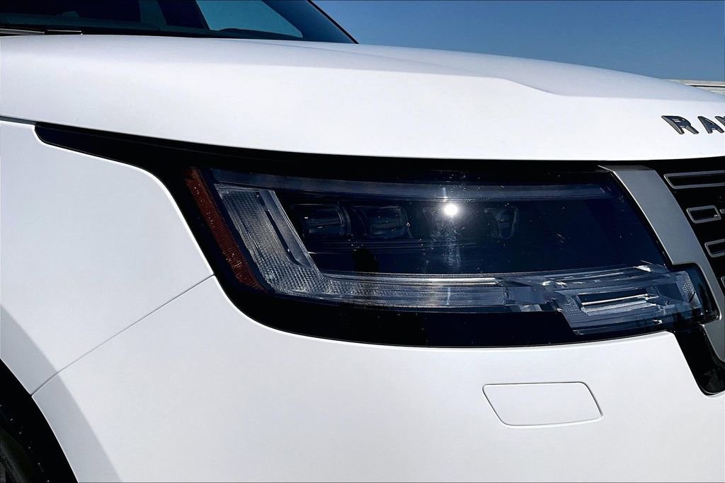 Used 2025 Land Rover Range Rover SE image 31