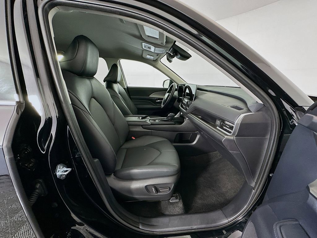 Certified 2025 Toyota Grand Highlander AWD image 29