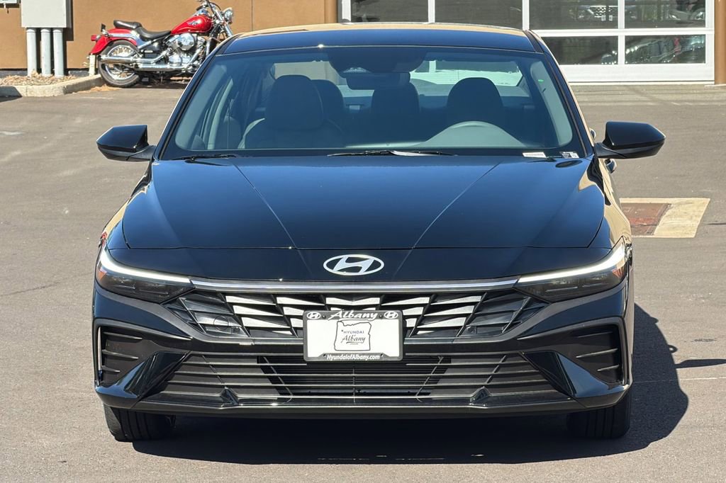 New 2026 Hyundai Elantra SE FWD image 3