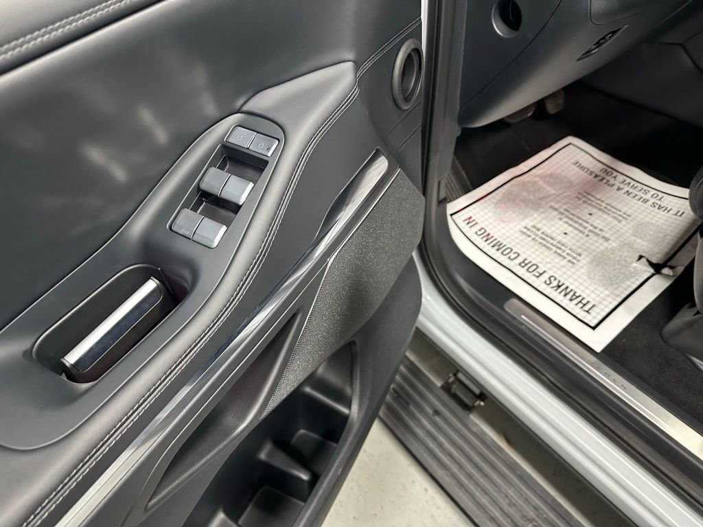 Used 2025 Lincoln Navigator Reserve image 9