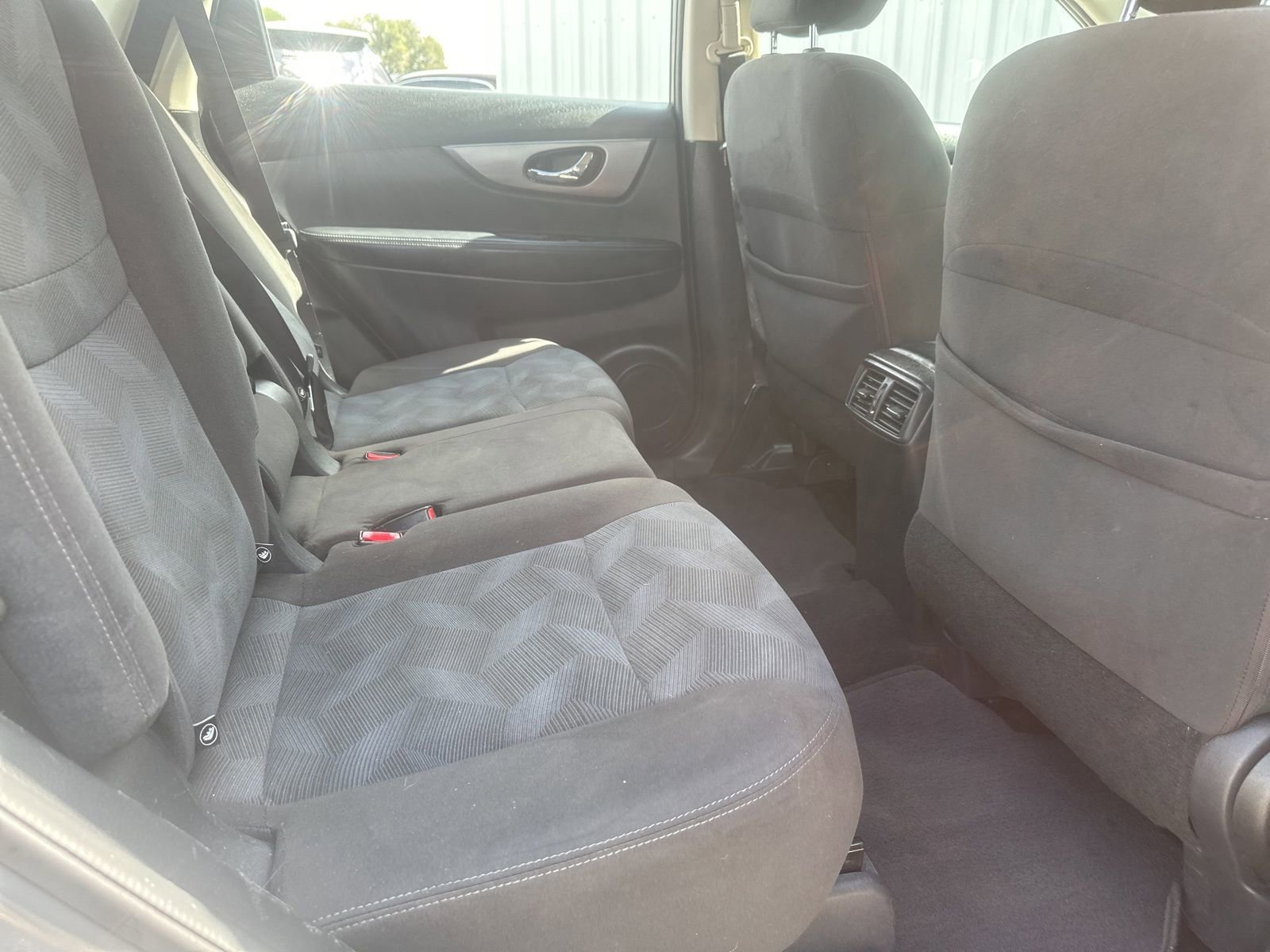 Used 2016 Nissan Rogue S image 19