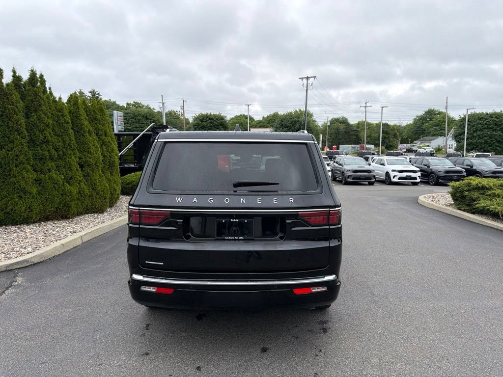 Used 2023 Jeep Wagoneer 4WD image 5