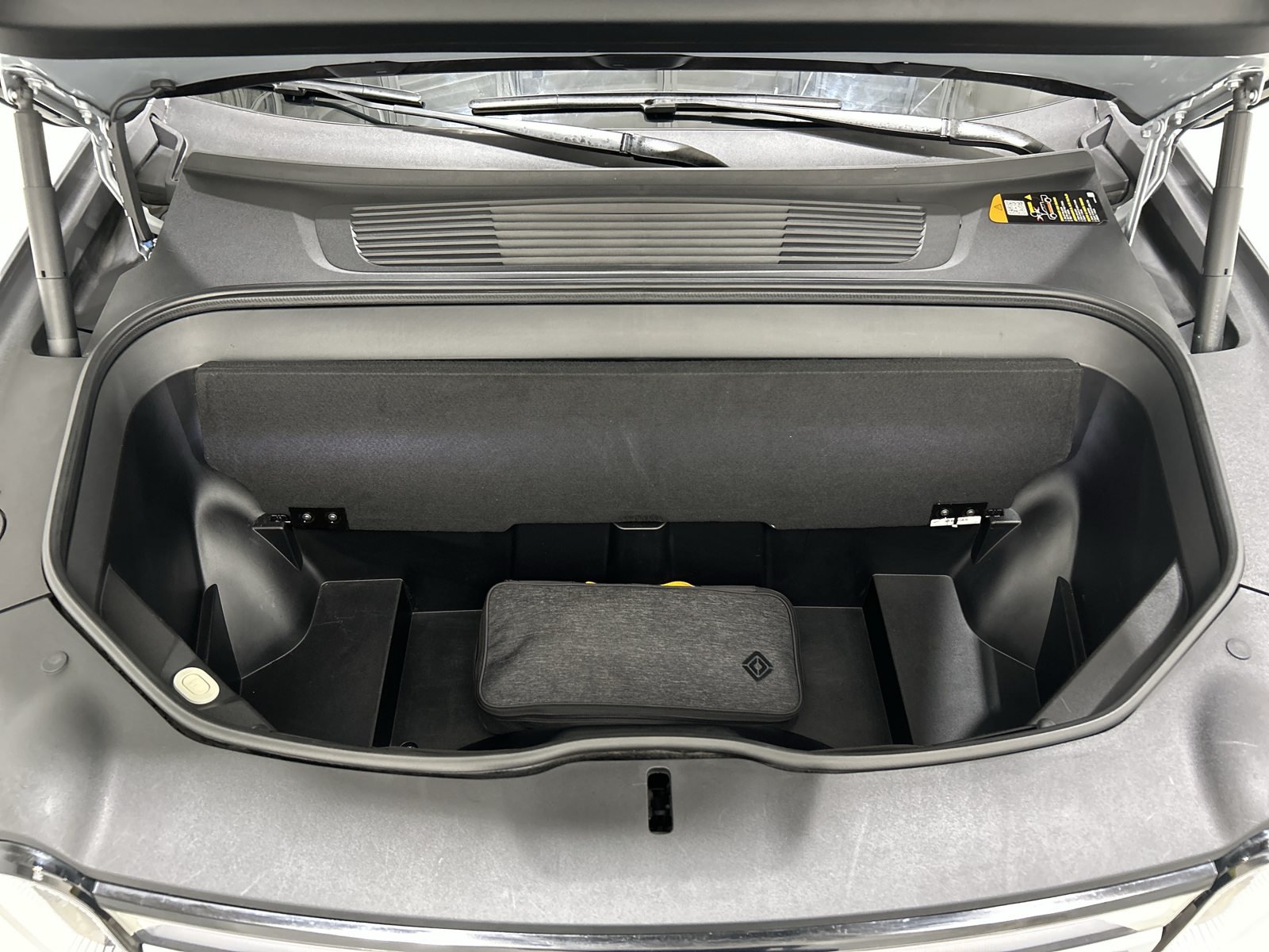 Used 2024 Rivian R1T Adventure Dual AWD/4WD image 14