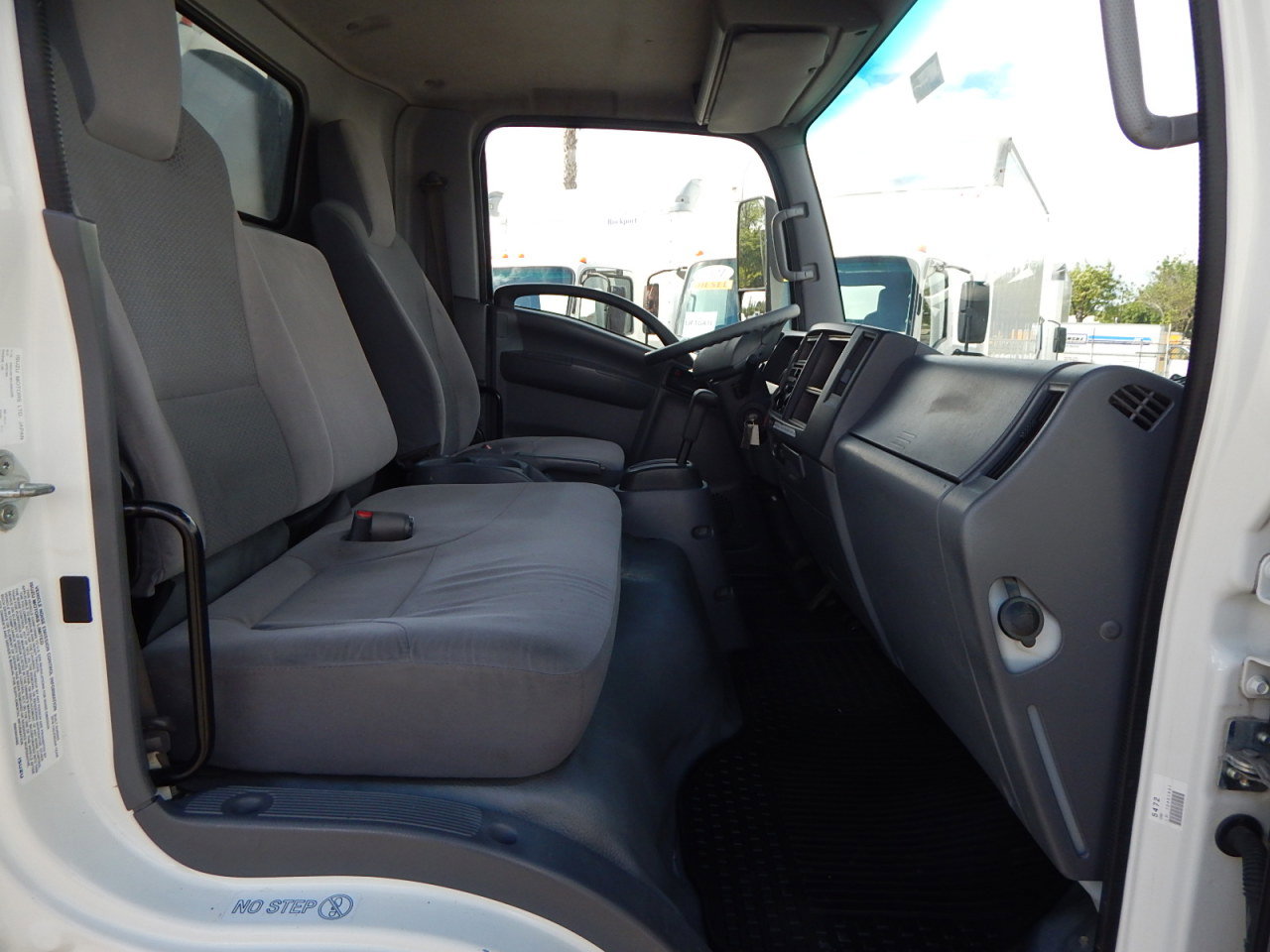 Used 2018 Isuzu NPR image 19