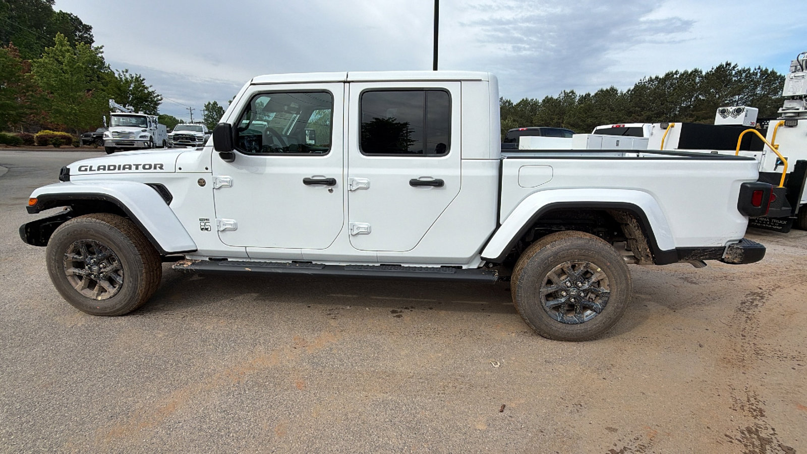 New 2026 Jeep Gladiator Sport AWD/4WD image 11
