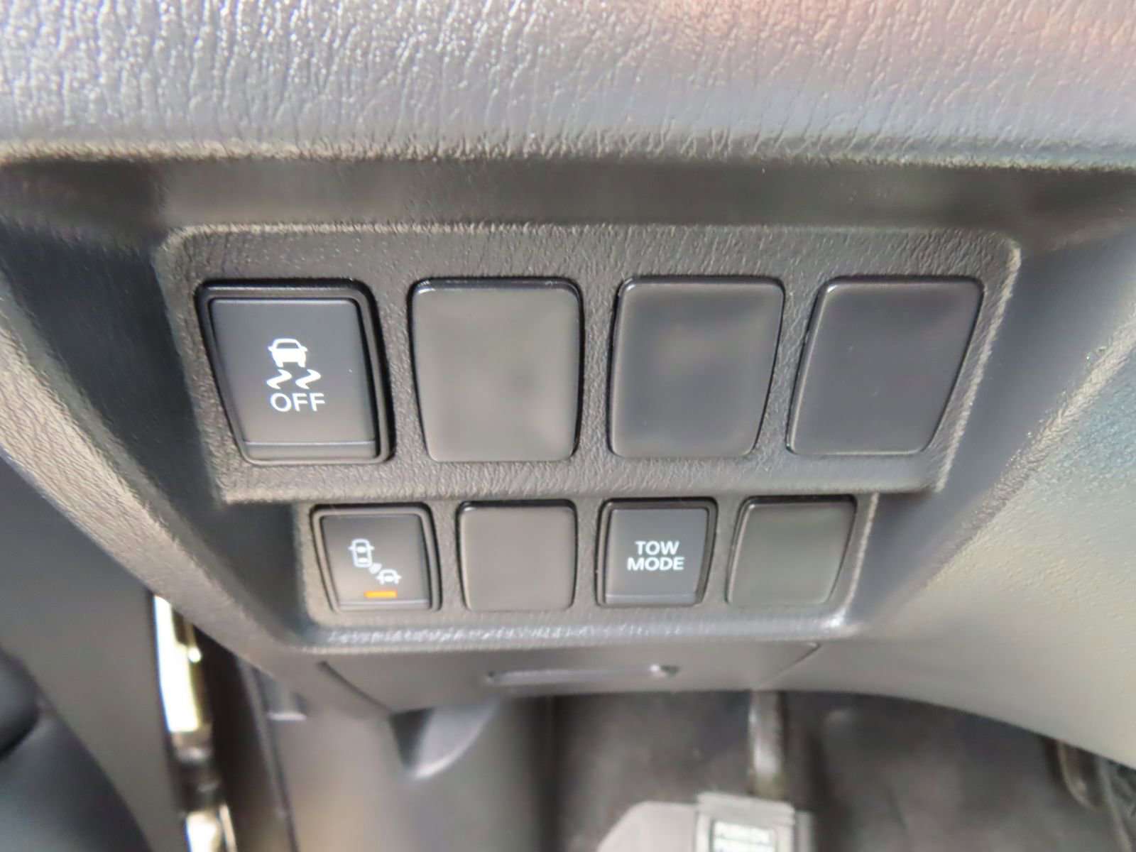 Used 2019 Nissan Pathfinder SV image 16