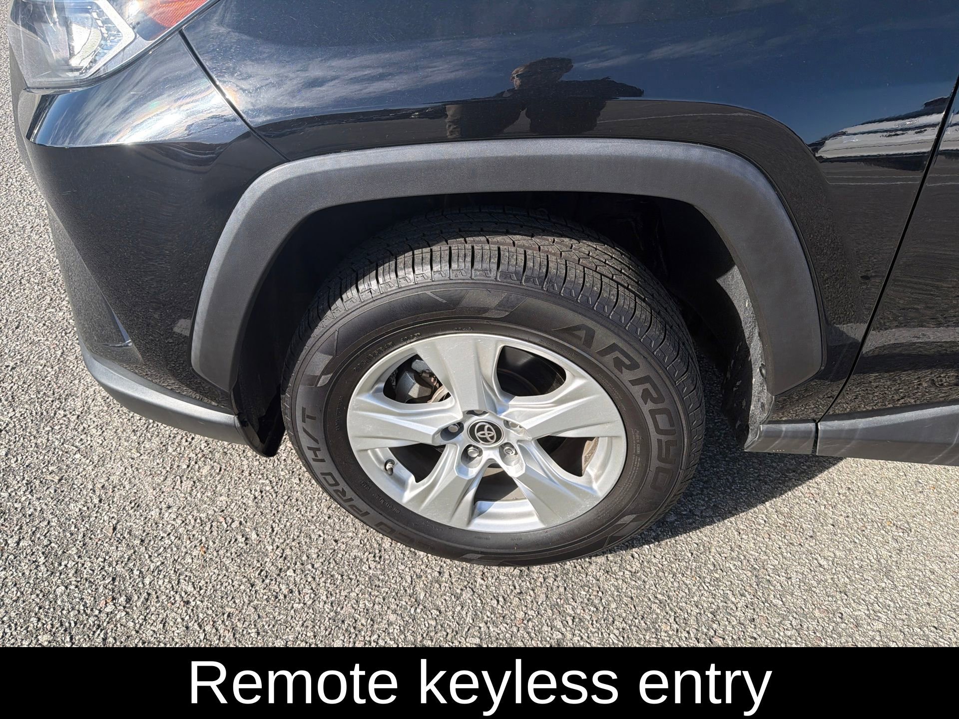 Used 2021 Toyota RAV4 XLE image 3