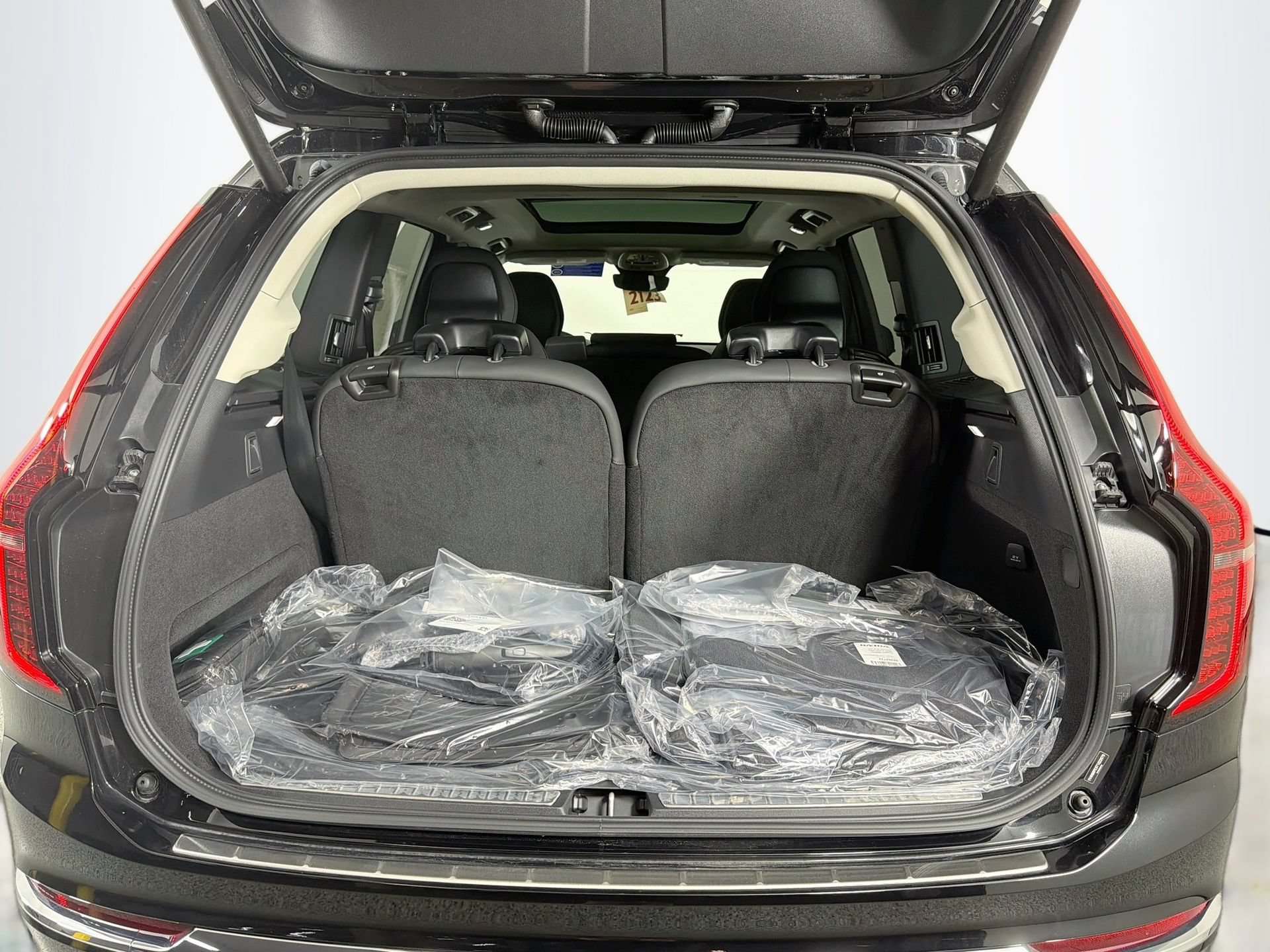 New 2026 Volvo XC90 T8 Plus w/ Protection Package Premier AWD/4WD image 28
