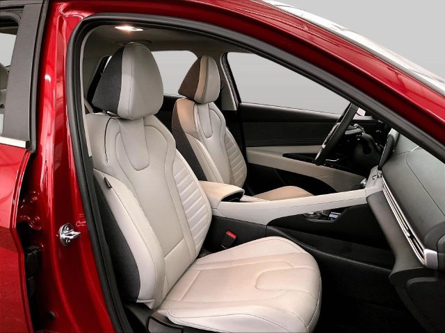 Used 2025 Hyundai Elantra Limited FWD image 7