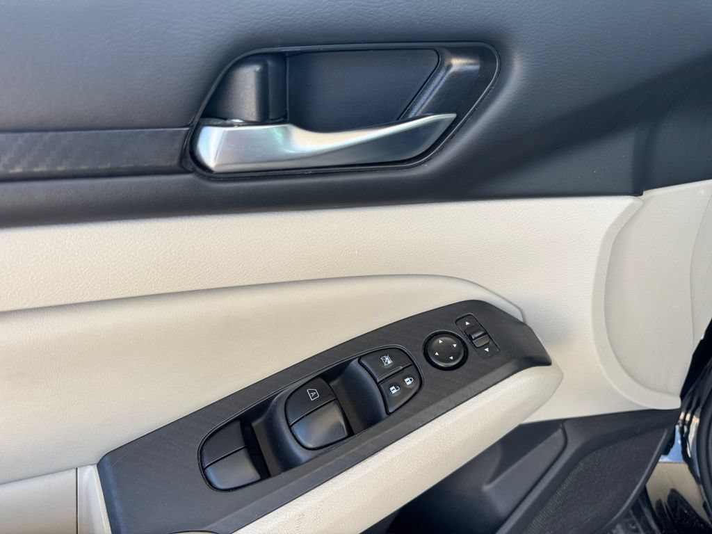 Used 2024 Nissan Altima 2.5 SV FWD image 10