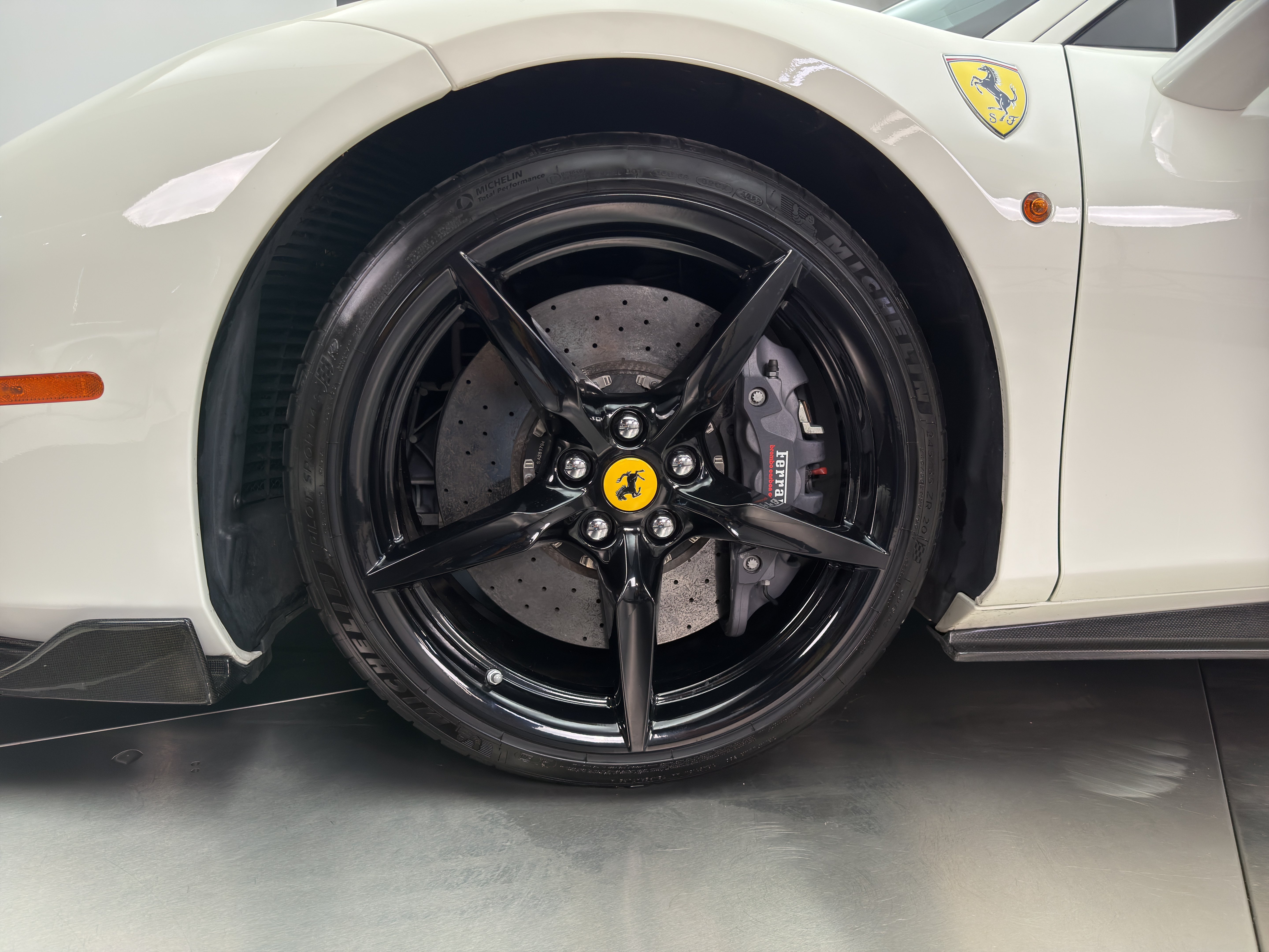 Used 2019 Ferrari 488 GTB RWD image 25