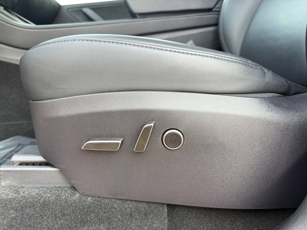 Used 2024 Tesla Model Y Long Range AWD/4WD image 10