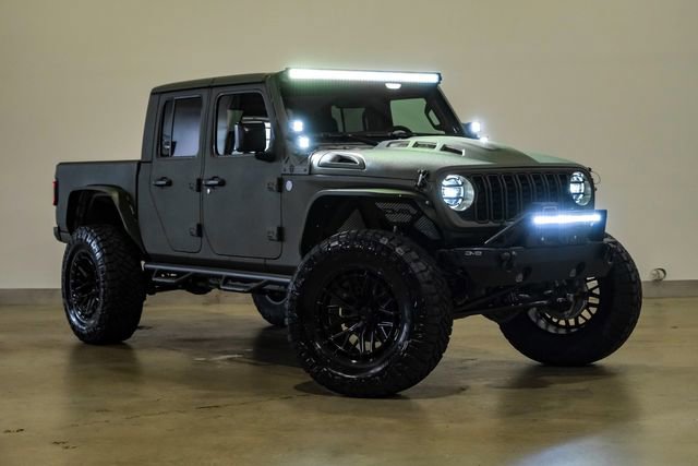 Used 2025 Jeep Gladiator Sport AWD/4WD image 9