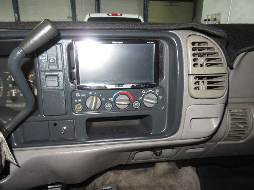 Used 1997 GMC Yukon 4WD 2-Door w/ Marketing Opt Pkg 2 image 33