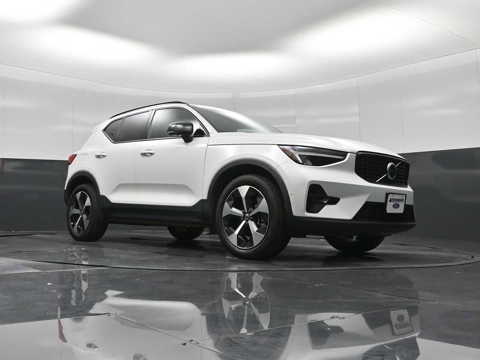 Used 2023 Volvo XC40 B4 Ultimate FWD image 27