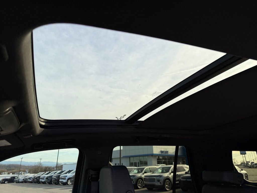 Certified 2024 Chevrolet Tahoe Z71 w/ Luxury Package image 25