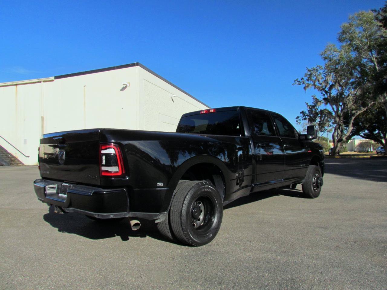 Used 2024 RAM 3500 Big Horn w/ Night Edition AWD/4WD image 12
