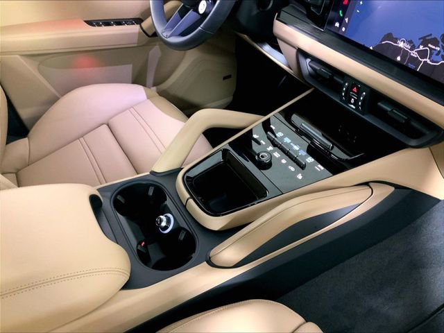 Used 2025 Porsche Cayenne GTS image 16