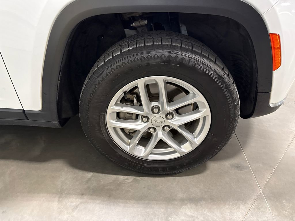 Used 2021 Jeep Grand Cherokee L Laredo w/ Luxury Tech Group I image 18