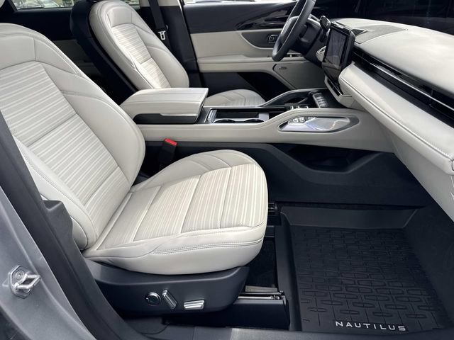 New 2026 Lincoln Nautilus Reserve w/ Jet Appearance Package AWD/4WD image 9