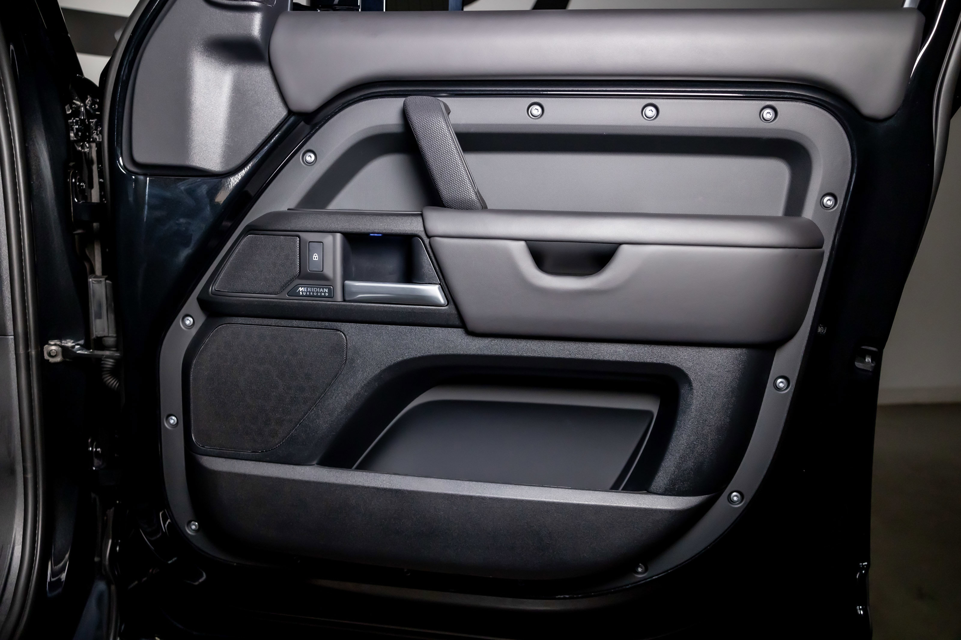 Used 2026 Land Rover Defender 130 V8 image 40