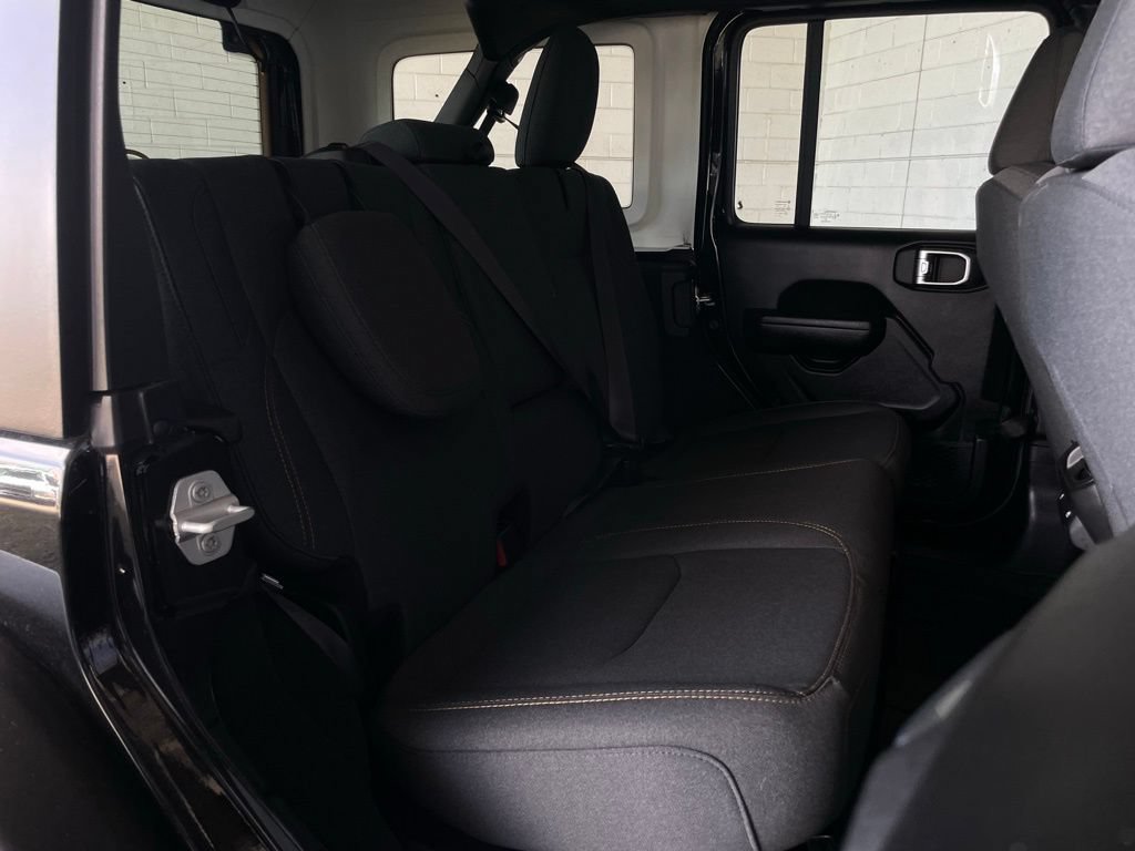 Used 2024 Jeep Wrangler Unlimited AWD/4WD image 16