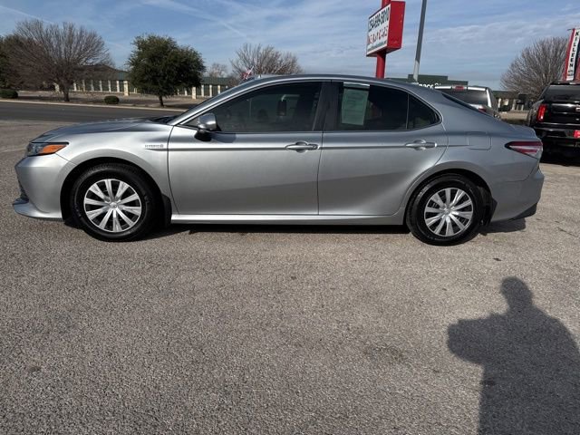 Used 2020 Toyota Camry LE image 1