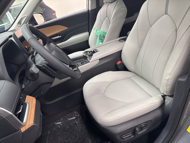 New 2026 Toyota Grand Highlander Platinum image 31