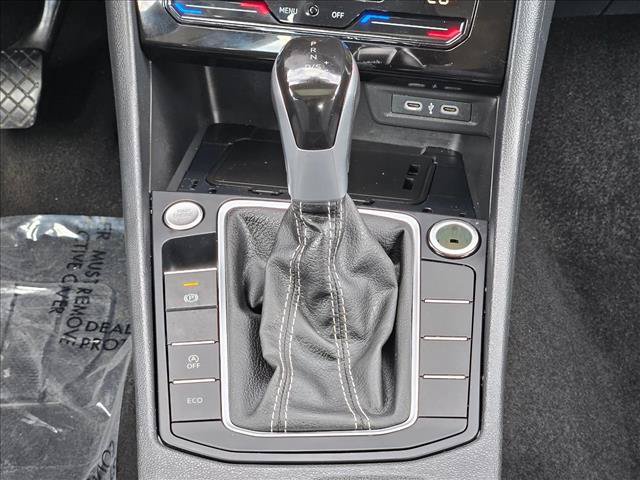 Used 2025 Volkswagen Jetta SE FWD image 12