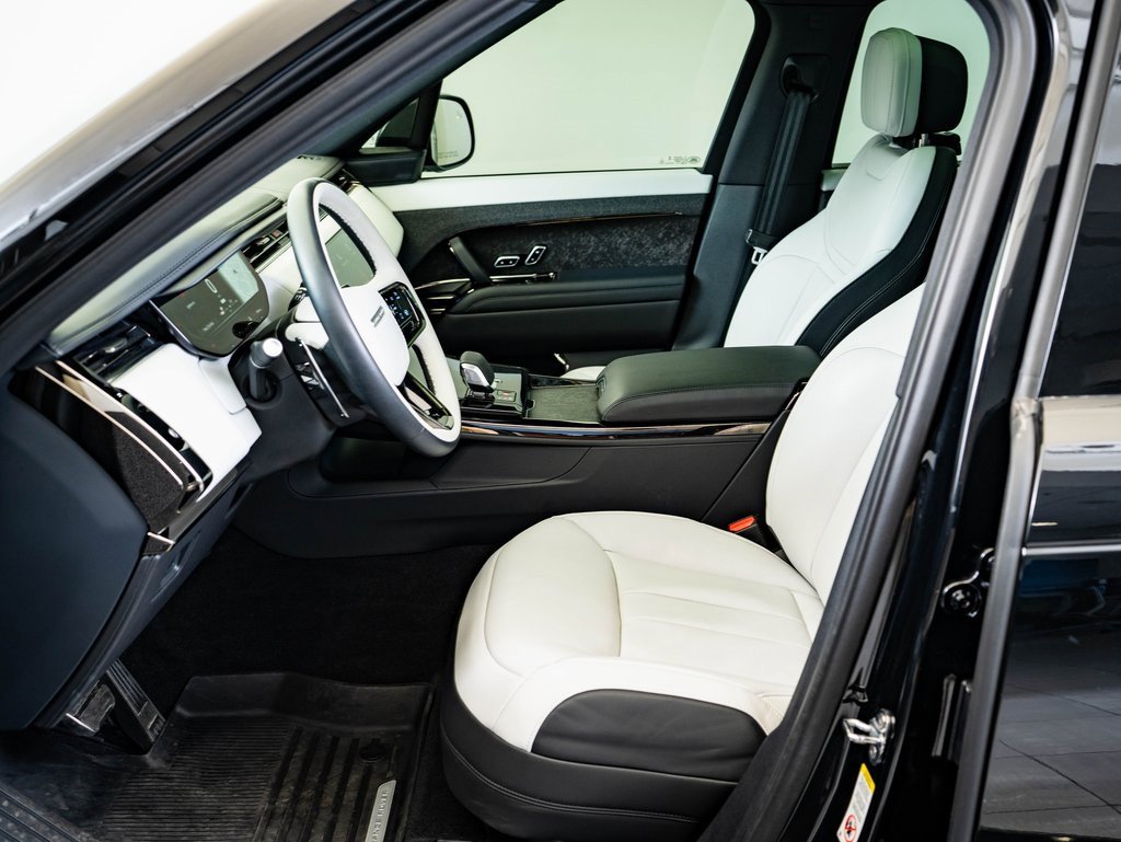 Used 2025 Land Rover Range Rover Sport Dynamic SE image 21