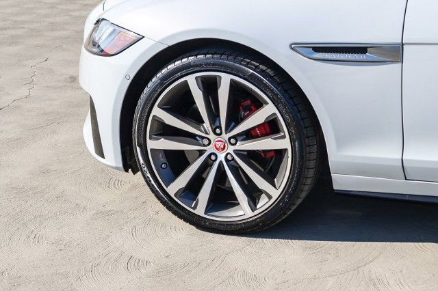 Used 2018 Jaguar XF S image 9