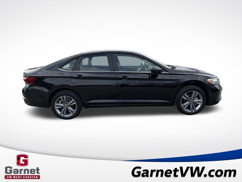 Certified 2024 Volkswagen Jetta SE image 7