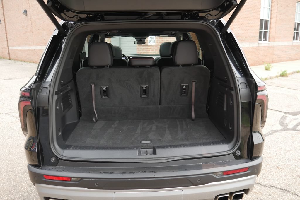 Used 2025 Chevrolet Traverse Z71 w/ Driver Confidence Package AWD/4WD image 8