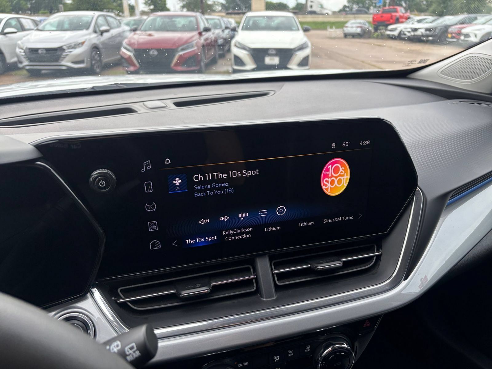 Used 2025 Chevrolet Trax LT FWD image 20