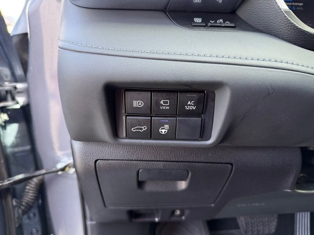 Used 2023 Toyota Highlander Limited image 14