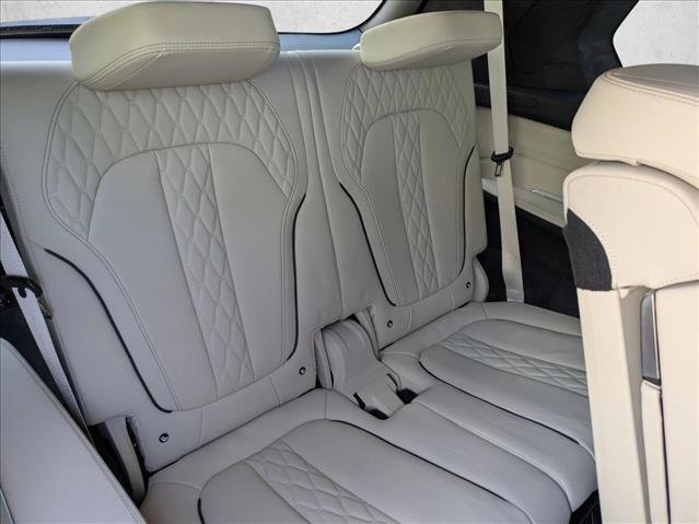 Used 2025 BMW X7 M60i image 19