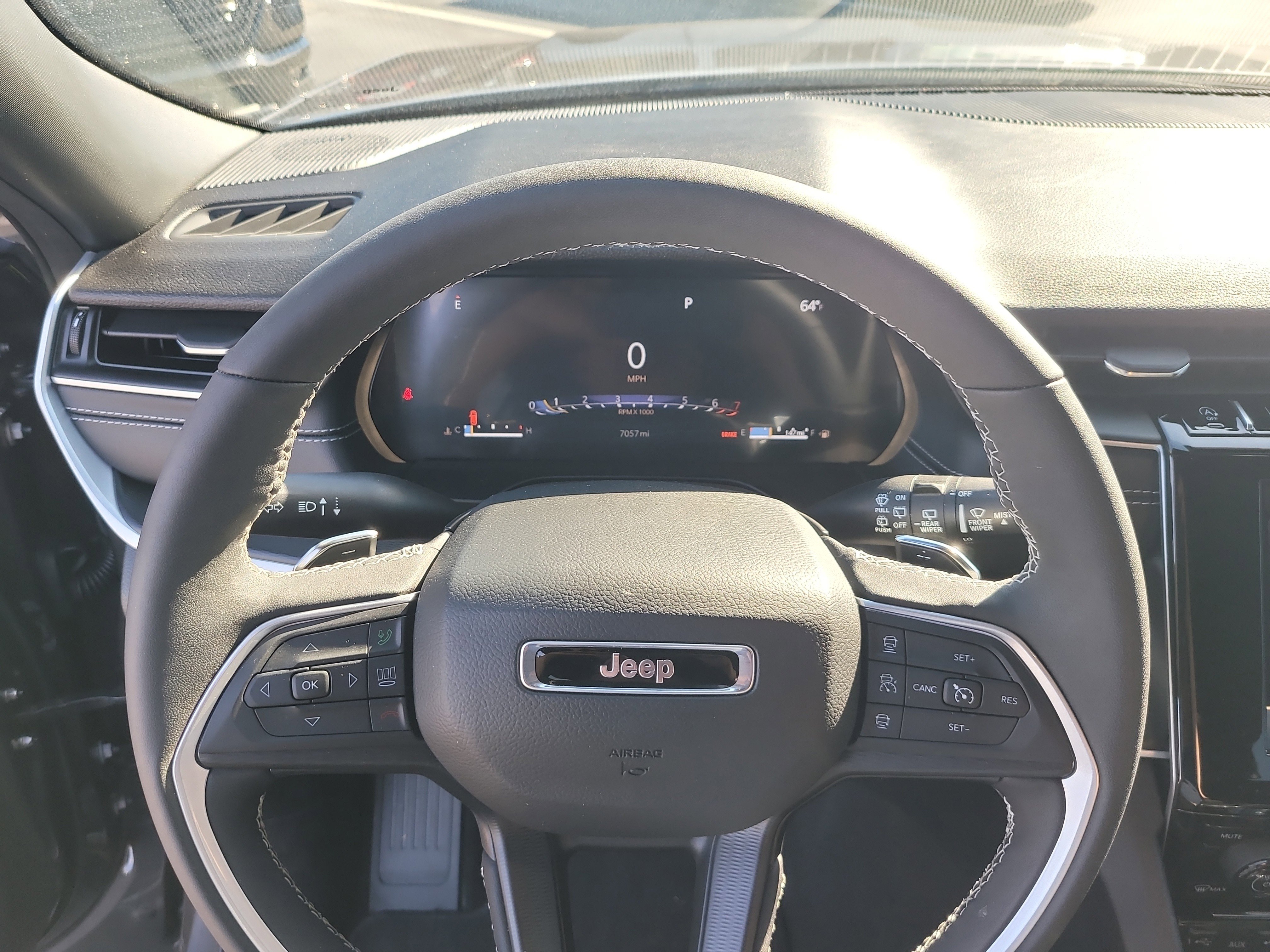 Used 2025 Jeep Grand Cherokee L Laredo image 26