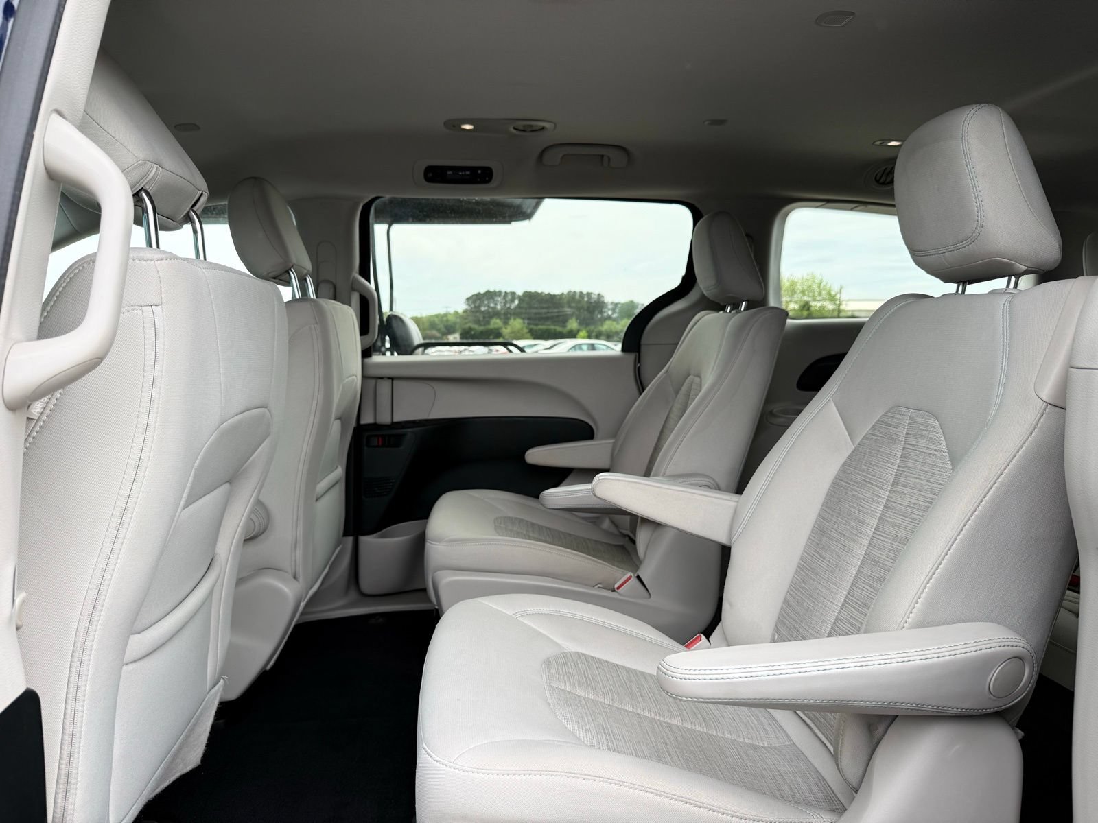 Used 2018 Chrysler Pacifica Touring Plus FWD image 21