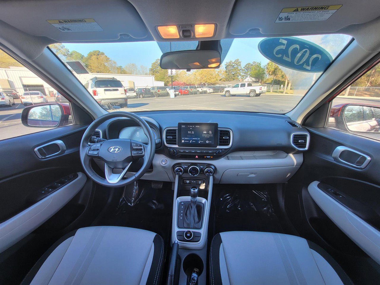 Used 2025 Hyundai Venue SEL image 15