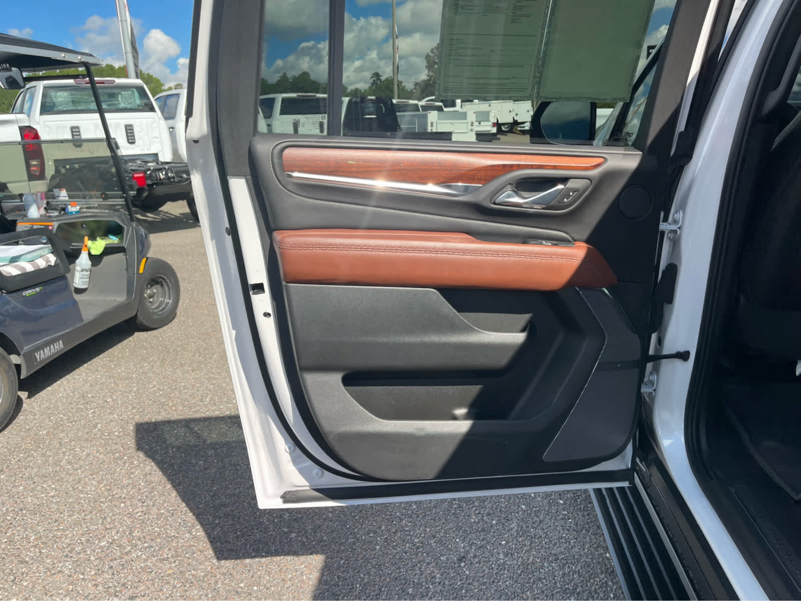 Used 2023 GMC Yukon XL Denali Ultimate AWD/4WD image 19