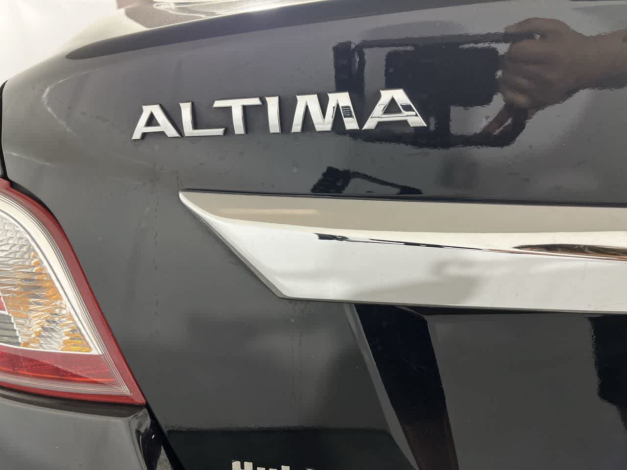 Used 2013 Nissan Altima 2.5 SL w/ Technology Pkg FWD image 11