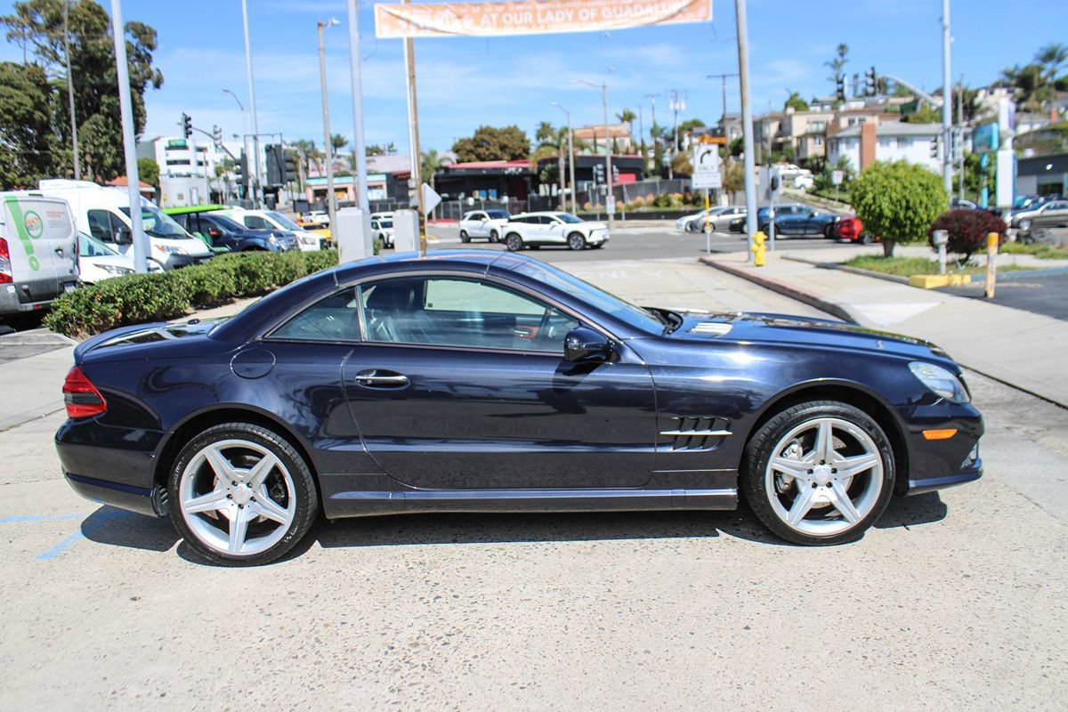 Used 2011 Mercedes-Benz SL 550 image 7