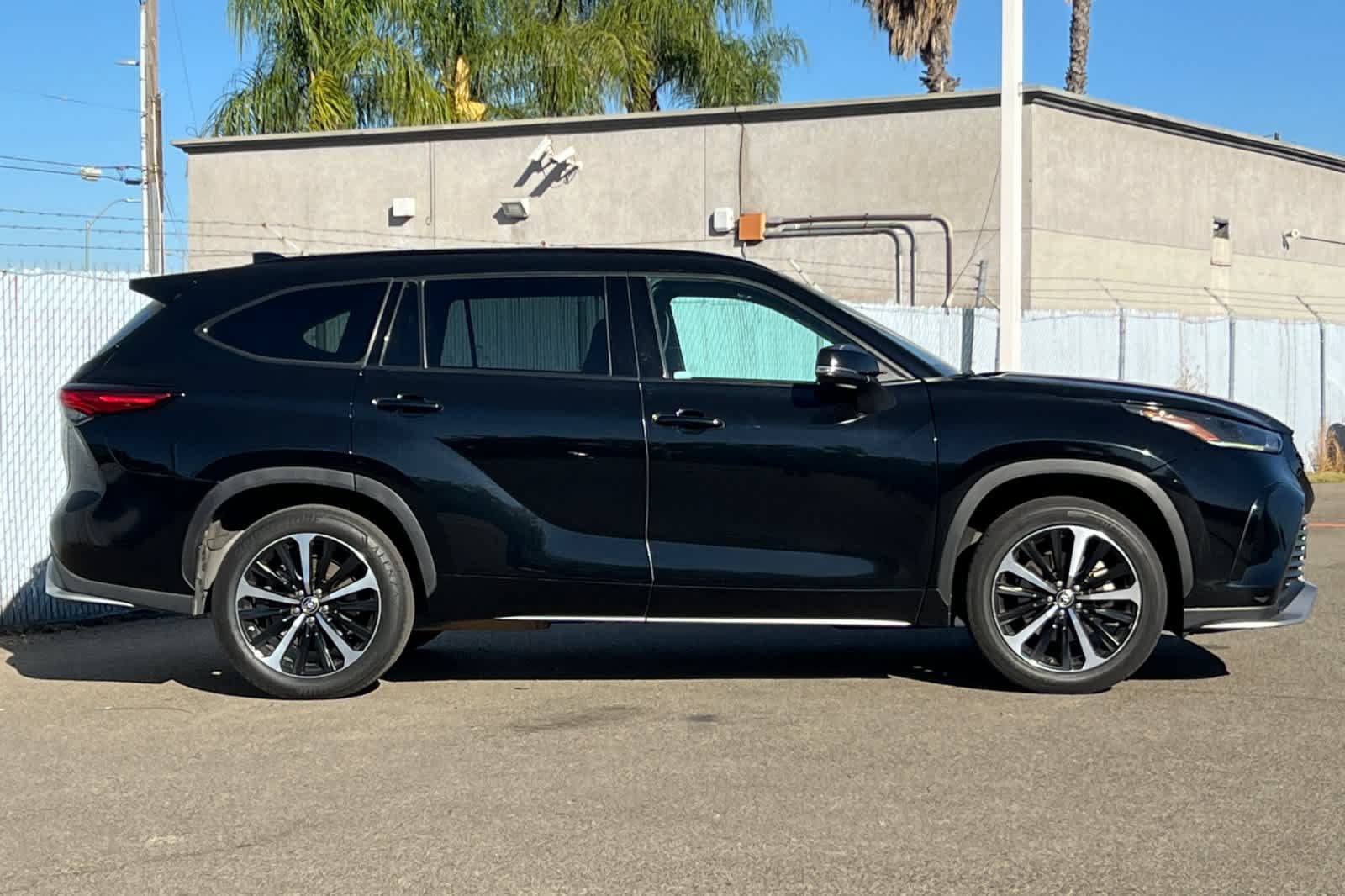 Used 2021 Toyota Highlander XSE FWD image 6