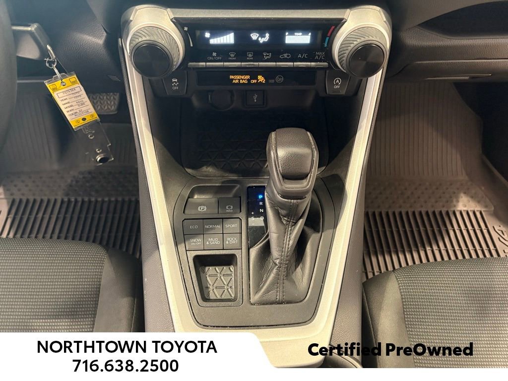 Used 2021 Toyota RAV4 LE image 24