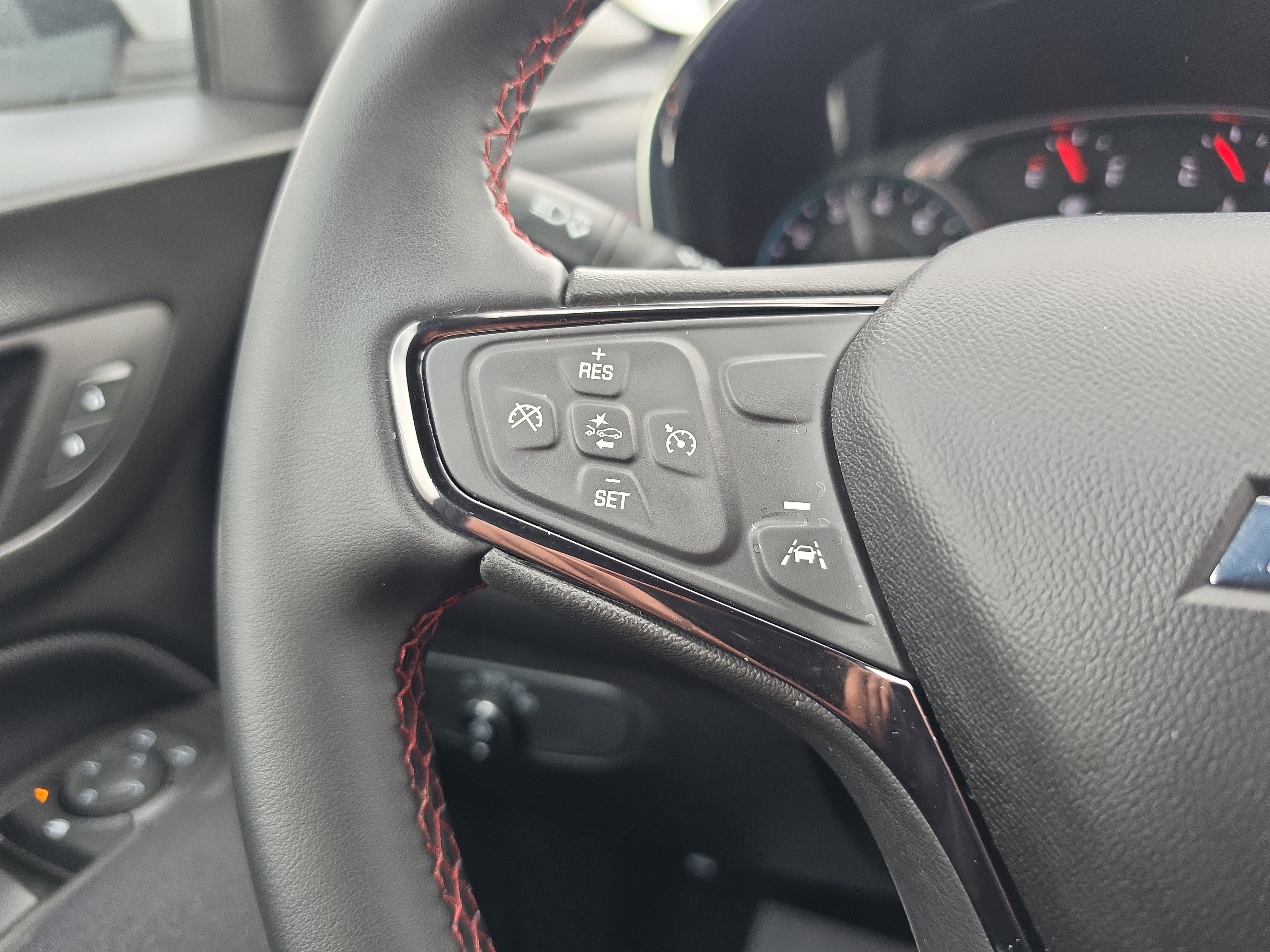 Used 2023 Chevrolet Equinox RS AWD/4WD image 21