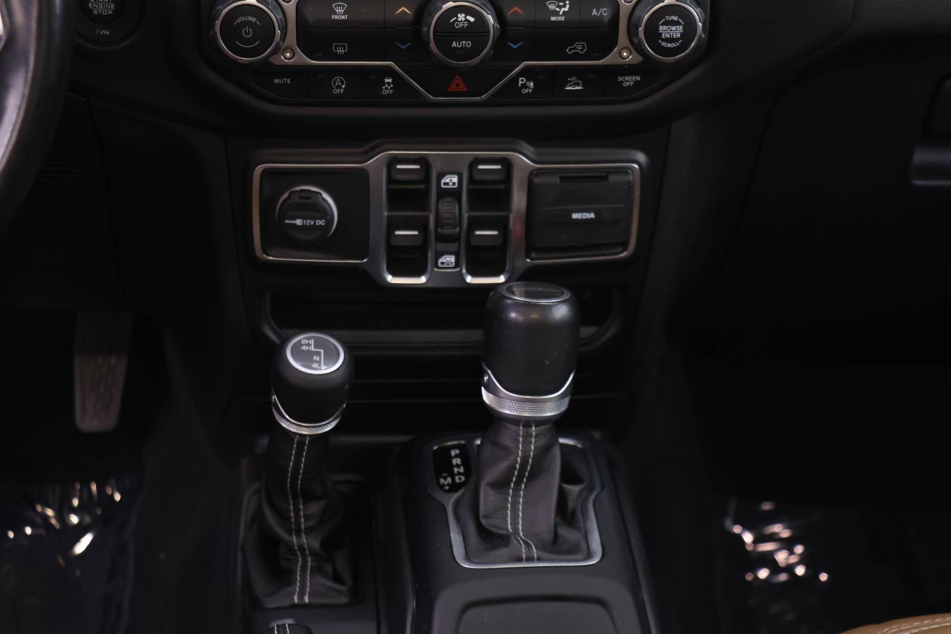 Used 2020 Jeep Gladiator Overland AWD/4WD image 15