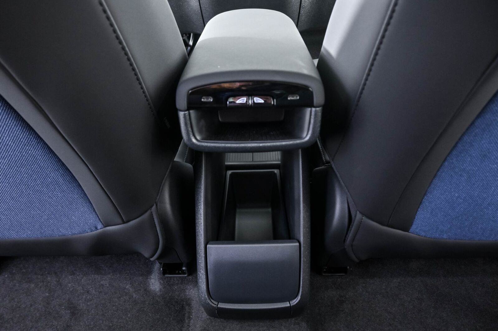 New 2026 Volvo EX30 Plus w/ Protection Package Premier AWD/4WD image 18